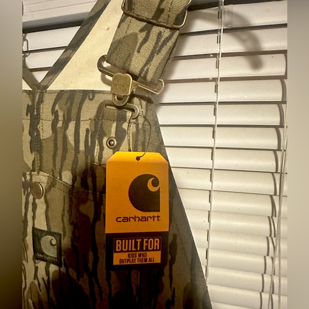 Carhartt Boys Camo 10-12 Insulated bib Overalls
**NEW W/. TAGS**